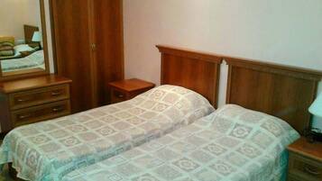 Standard Triple Room | Iron/ironing board, rollaway beds, free WiFi, bed sheets