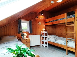2 Schlafzimmer, Schreibtisch, Bügeleisen/Bügelbrett, kostenloses WLAN
