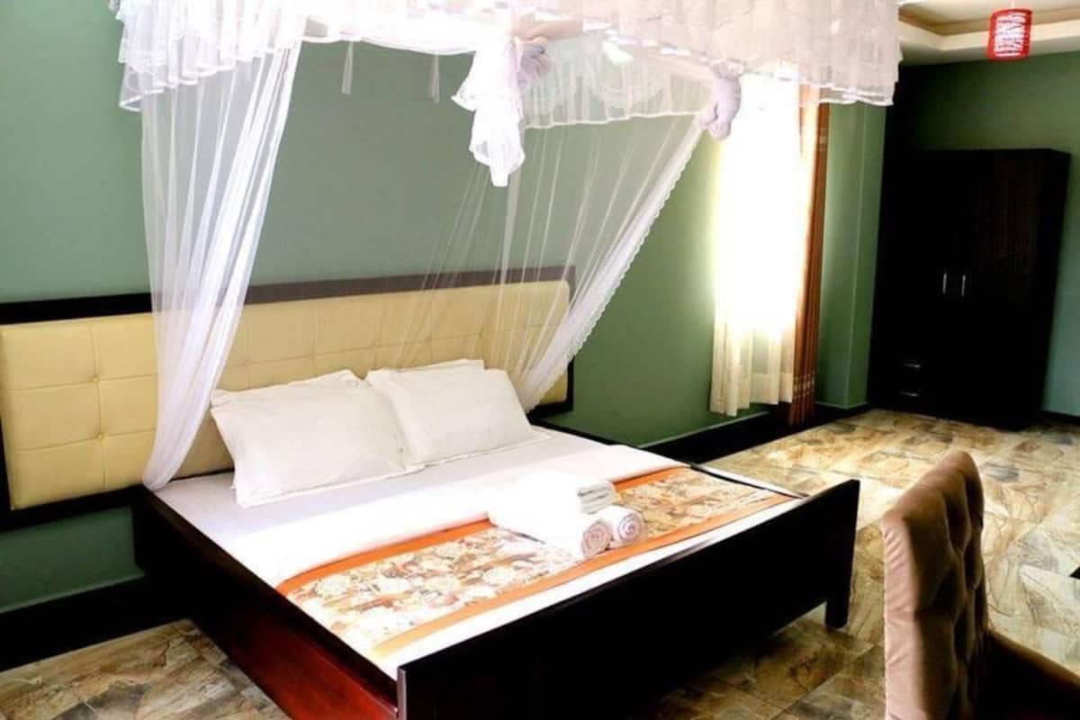 Colchones con efecto memoria, muebles diferentes y escritorio