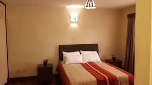 3 chambres, fer et planche à repasser, Wi-Fi, draps fournis