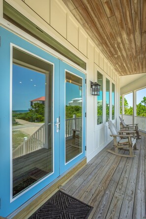 Terrace/patio - LOCATION, LOCATION, LOCATION! This charming house is next door to the Plantation Clubhouse with its large community pool, tennis courts, and fitness center. (St. George Island)
