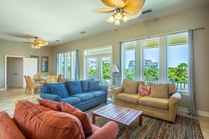 TV, DVD player, stereo - LOCATION, LOCATION, LOCATION! This charming house is next door to the Plantation Clubhouse with its large community pool, tennis courts, and fitness center. (St. George Island)