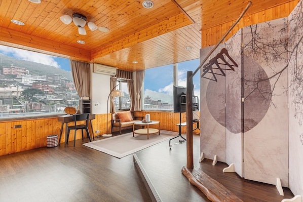 Deluxe Double Room with Sea View | Free WiFi, bed sheets