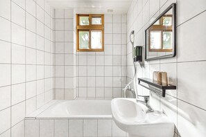 Deluxe Double Room with Bathtub | Bathroom | Hair dryer, slippers, towels, shampoo