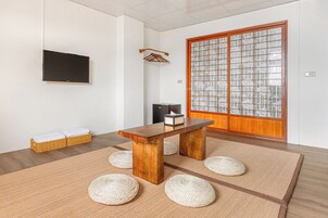 Family room - with shared bathroom | Free WiFi, bed sheets