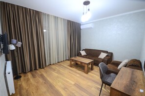 Habitación familiar | Caja de seguridad en la habitación, escritorio y insonorización 