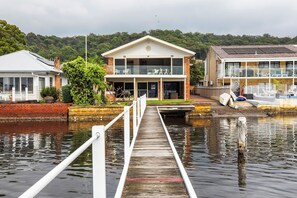 Exterior - Peaceful Waterfront house Great View Private Jetty (Gosford)