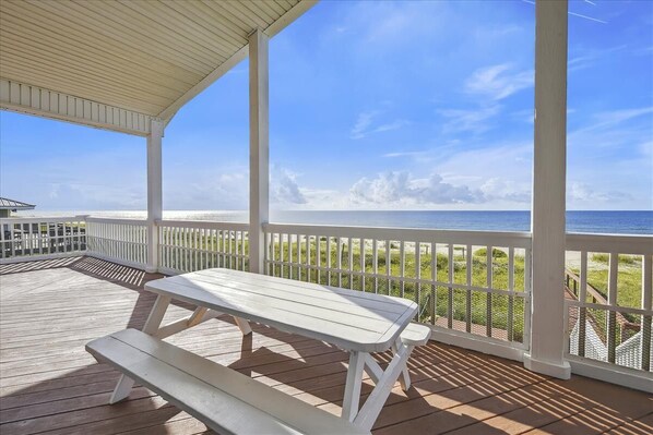 تناول الطعام بالخارج