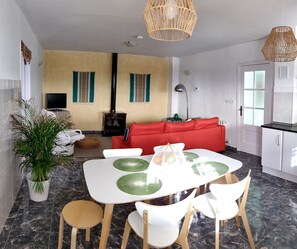 Interior - New Leaf Cortijo Apartment. Fully equipped self catering . Sleeps 4 + 2 children (Moclín)
