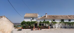 Exterior - New Leaf Cortijo Apartment. Fully equipped self catering . Sleeps 4 + 2 children (Moclín)