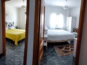 2 bedrooms, iron/ironing board, free WiFi, bed sheets - New Leaf Cortijo Apartment. Fully equipped self catering . Sleeps 4 + 2 children (Moclín)