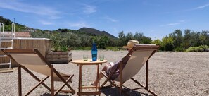 Property grounds - New Leaf Cortijo Apartment. Fully equipped self catering . Sleeps 4 + 2 children (Moclín)