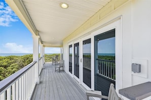 Terrace/patio - Enjoy amazing Gulf views from the covered upper deck at Sea Break. (St. George Island)