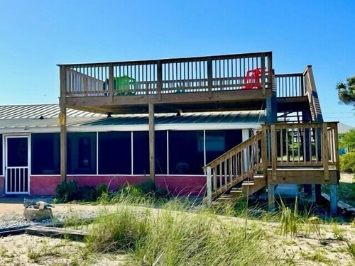 Cozy Cabanas East. A newly renovated ground level duplex.