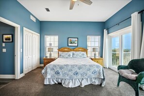 4 bedrooms, WiFi, bed sheets - LEAVE YOUR WORRIES SURFSIDE. Take the private boardwalk and you're only steps from the beach. (St. George Island)