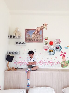 Cortinas blackout, wifi gratis y ropa de cama 