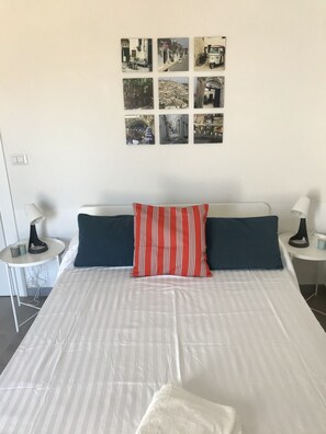 3 slaapkamers, een strijkplank/strijkijzer, gratis wifi, beddengoed