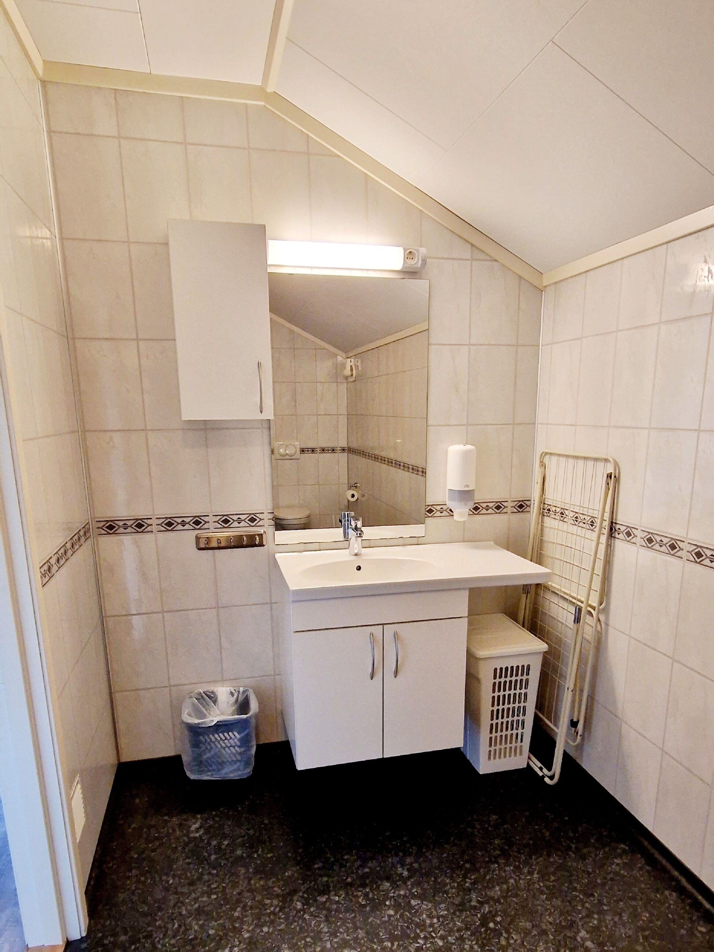 apartment, 2 bedrooms | bathroom | shower, soap, toilet paper