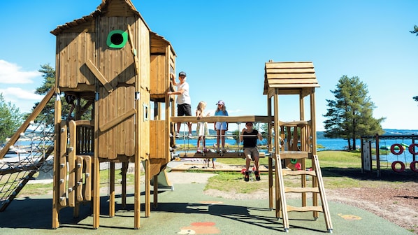 Children’s play area – outdoor