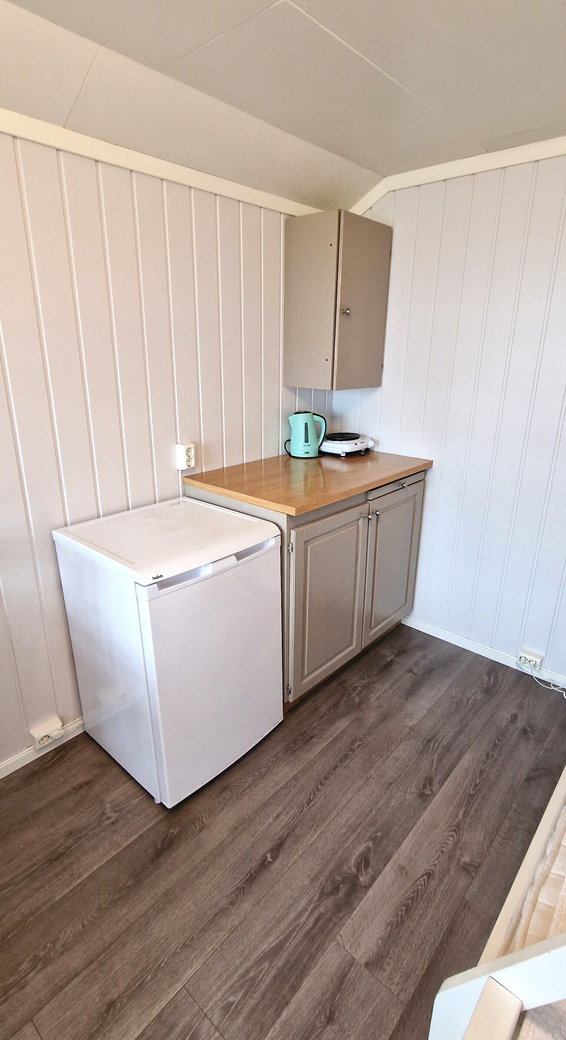 basic cabin | private kitchenette | fridge, oven, stovetop, dishwasher