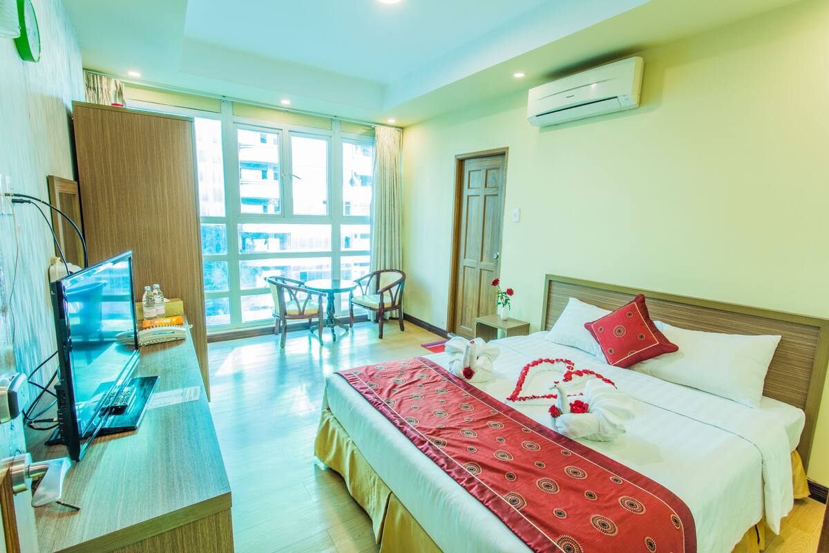 Minibar, in-room safe, desk, blackout curtains