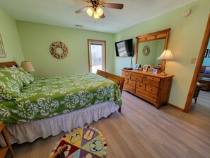 3 bedrooms, iron/ironing board, free WiFi, bed sheets
