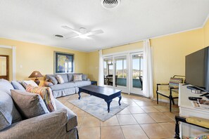 Flat-screen TV, DVD player, stereo