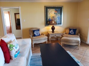 Flat-screen TV, DVD player, stereo