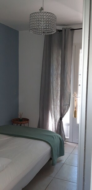 4 bedrooms, iron/ironing board, travel crib, free WiFi