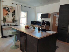 Fridge, microwave, oven, stovetop - Villa Callian (83) with swimming pool (Callian)