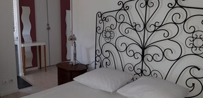 4 bedrooms, iron/ironing board, travel cot, free WiFi