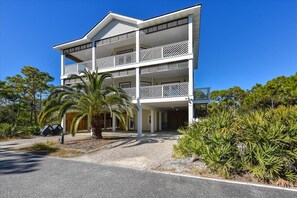 Exterior - CREATE THE PERFECT VACATION experience for the whole family in Pretty Woman! (St. George Island)