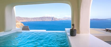 Private spa tub