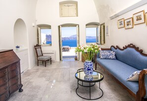 Katina Villa with outdoor Hot Tub | リビング エリア | スマートテレビ