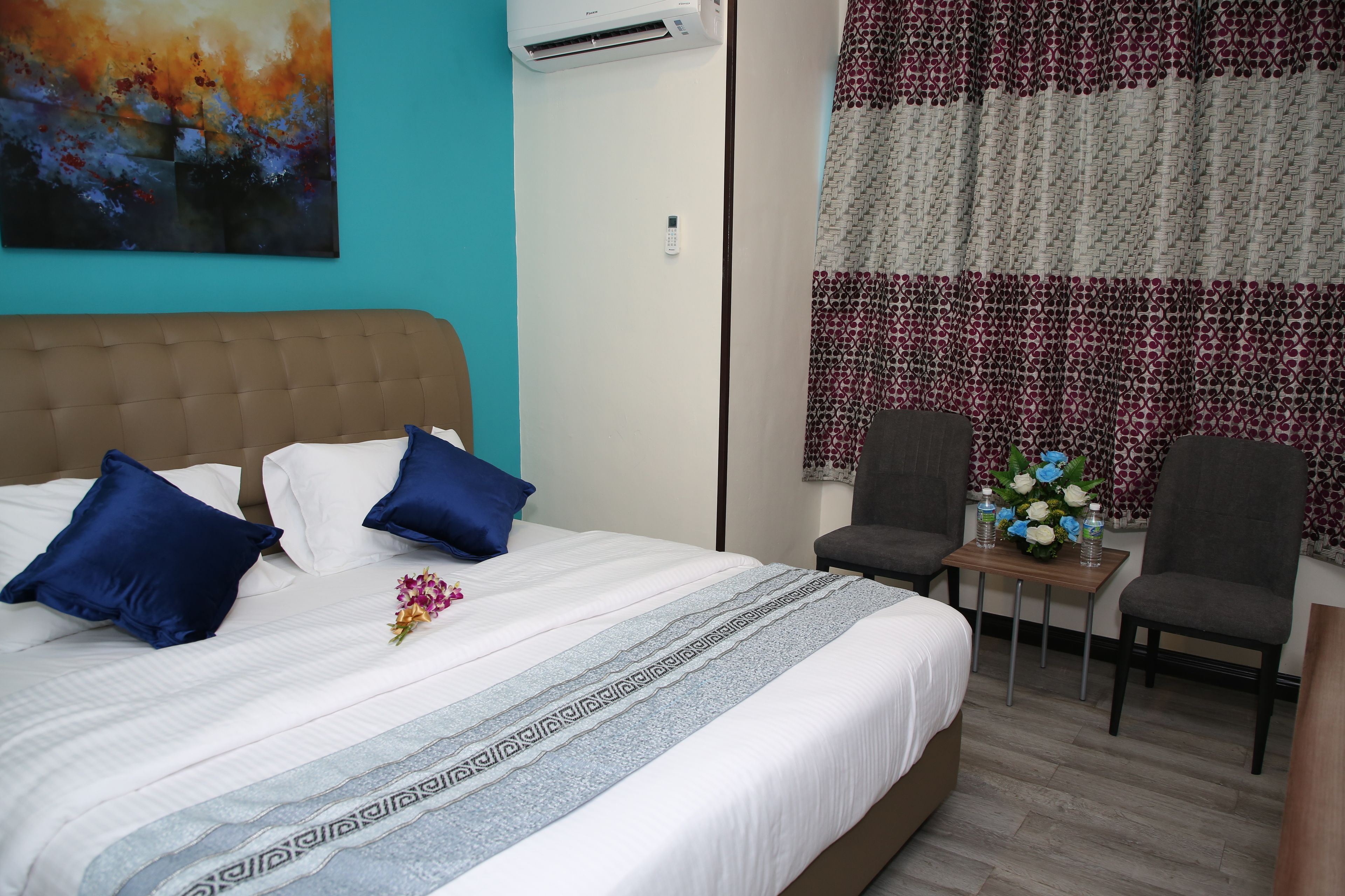 deluxe king | individually furnished, iron/ironing board, free wifi, bed sheets