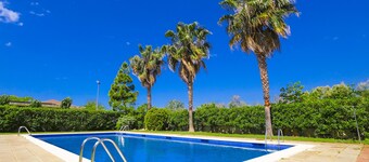 RISCOS 2 with communal pool, beach at 200m