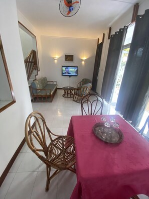 Family Bungalow | In-room safe, desk, blackout curtains, soundproofing