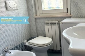 Shower, bidet, towels - N148 - Numana, new three-room apartment with terrace 350mt from the sea (Numana)