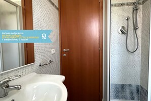 Shower, bidet, towels - N148 - Numana, new three-room apartment with terrace 350mt from the sea (Numana)