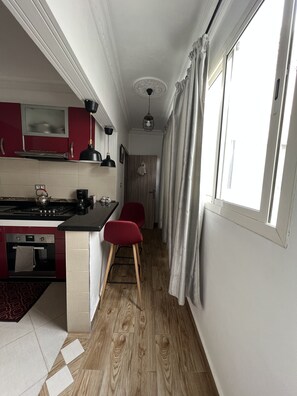 冰箱、微波炉、烤箱、炉灶