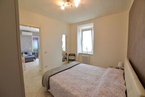 1 slaapkamer, een strijkplank/strijkijzer, wifi, beddengoed