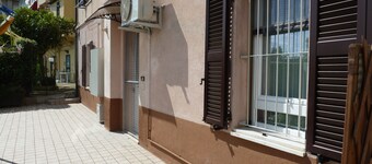 Huoneisto 1 makuuhuone, 1 kylpyhuone itsenäinen sisäänkäynti.