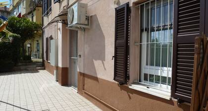 Apartment 1 bedroom, 1 bathroom independent entrance.