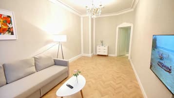 Grand Apartment (incl. 25€ Cleaning Fee) | Living area | Smart TV, Netflix