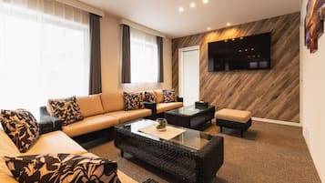 Executive Room A, Non Smoking | Desk, blackout drapes, free WiFi, bed sheets