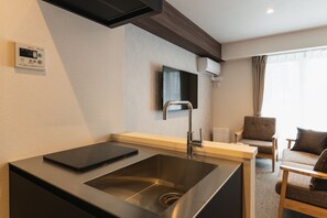 Basic Room C, Non Smoking | Private kitchen