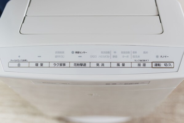 A control panel with Japanese text, including options like "chill mode," "sleep mode," and "vacuum mode."