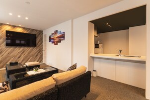 行政客房, 无烟房 (A) | 办公桌、遮光窗帘、免费 WiFi、床单