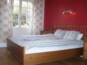 5 bedrooms, iron/ironing board, travel crib, free WiFi