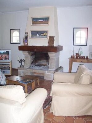 TV, fireplace, DVD player, books - Charming house on the Breton coast... (Loctudy)